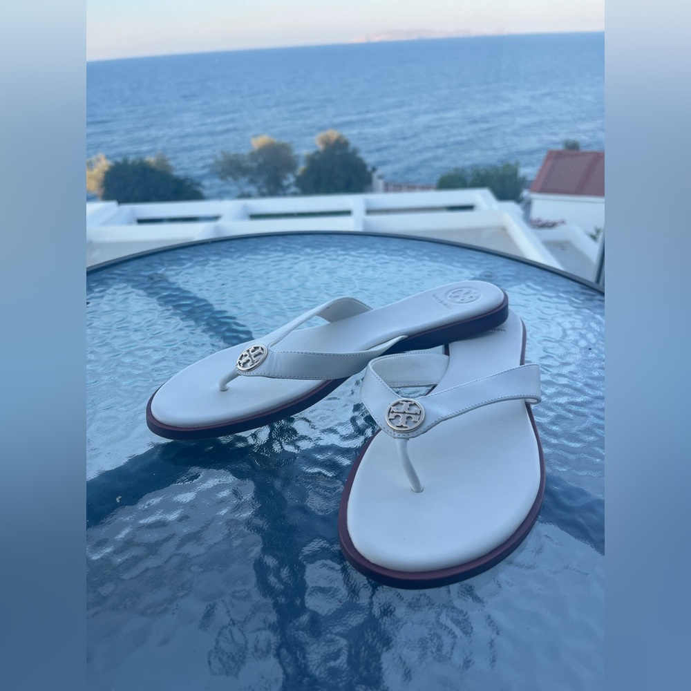 NWT Tory Burch Benton Thong White Sandal